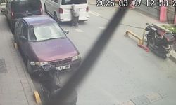 Yaya geçidindeki kadın sürücüsü geri manevra yapan minibüsün altında kaldı