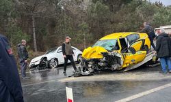 Sollama yapan taksiyle yolcu minibüsü çarpıştı: 1 ölü 4 yaralı