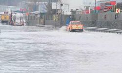 Sarıyer'de yollar göle döndü; sürücüler ilerlemekte güçlük çekti
