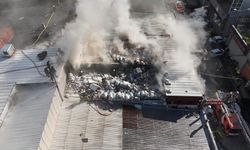 Zeytinburnu'nda yapı malzemeleri satan iş yerindeki yangın söndürüldü