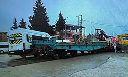 Lokomotifin okul servis minibüsüne çarptığı anlar kamera