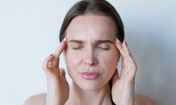 Geçmeyen baş ağrısının nedeni diş sıkma olabilir