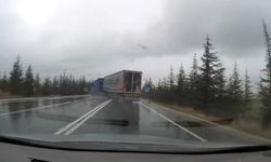 TIR’ın otomobile çarpıp sürüklediği kaza kamerada: 1 ölü, 2 yaralı