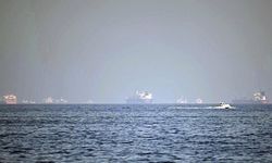 Hürmüz Boğazı çevresinde yaklaşık 1900 gemi mahsur durumda