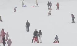 Kayak sezonu uzatılan Palandöken'de hafta sonu yoğunluğu yaşanıyor