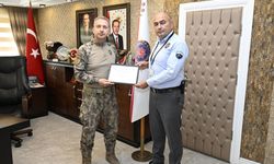 909 bin liralık dolandırıcılığı önleyen güvenlik görevlisine teşekkür belgesi