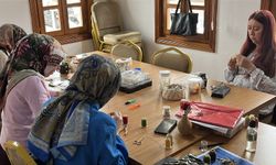 Çubuk Belediyesinin açtığı atölyede kadınlar el işi öğreniyor