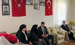 Güdül Kaymakamı Akar, şehit Akpınar'ın kabrini ve annesini ziyaret etti