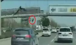 Afiş asarken üst geçitten düşen ve otomobil çarpan işçi, son yolculuğuna uğurlandı