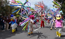 Alaçatı Ot Festivali'nde renkli kortej