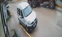 Çalışır halde bırakılan hafriyat kamyonu hareket edip kaldırımdaki yayaya çarptı