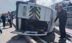 Devrilen minibüsün sürücüsü yaralandı