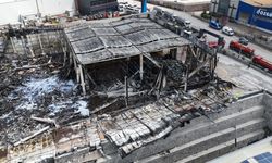 Fabrikadaki yangınının neden olduğu hasar havadan görüntülendi