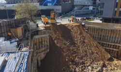 Fenerbahçe Stadyumu'nun yanındaki inşaatın istinat duvarı çöktü