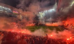 Galatasaray antrenmanda taraftarıyla buluştu