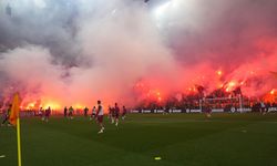 Galatasaray antrenmanda taraftarıyla buluştu