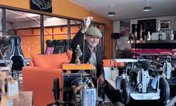 Hurda dikiş makinelerinden Atatürk'ün kullandığı araçların maketini yaptı