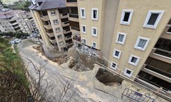 İstinat duvarı çöktü; 7 katlı binanın 2 katı tahliye edildi
