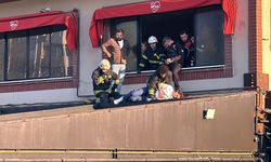 Kafeteryanın 3’üncü katında otururken dengesini kaybedip, alt katın terasına düştü