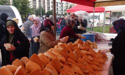 Kocaeli'de festivalde 5 ton hamsi dağıtıldı