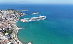 Kuşadası'na kruvaziyerle 4 bin 600 turist geldi