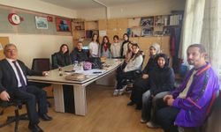 Ortaokul öğrencilerinden ilkokul öğretmenlerine çikolatalı hediye