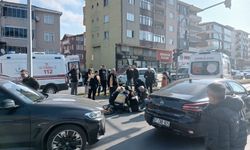 Otomobilin çarptığı üniversite öğrencisi yaralandı; kaza anı kamerada