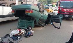 Park halindeki araca çarpıp takla atan otomobilin sürücüsü yaralandı
