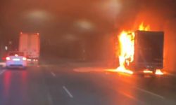 Tüneldeki kamyonette çıkan yangın paniğe neden oldu