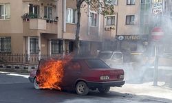 Seyir halindeyken alev alan otomobil yandı