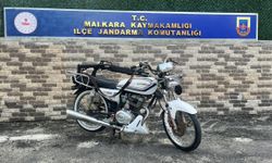 Tüfek ve motosikleti sanal medyada 'ikisi de ruhsatsız' notuyla paylaşan 2 kişiye gözaltı