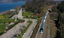 Türkiye'nin ilk hızlı treni saatte 225 kilometre hıza ulaştı