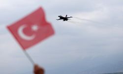 SOLOTÜRK, Antalya'da gösteri uçuşu yaptı