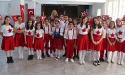 Ceviz kabuğu, fasulye, pet bardaklardan yaptıkları bayrakları sergilediler