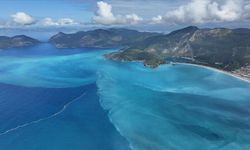 Fethiye'de sağanak sonrası Ölüdeniz turkuaz renge büründü