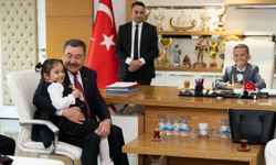 23 Nisan’da başkanlık koltuğu minik Yusuf’a emanet edildi