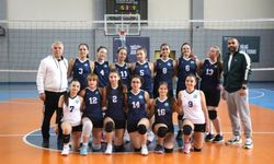 Öğretmen Melahat Aksoy Sosyal Bilimler Lisesi şampiyonluk yolunda