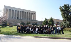 Yürüyen Köşk'ün simgesi olan çınardan elde edilen fide, Anıtkabir'de toprakla buluştu