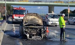 Otomobil alev alev yandı; özel harekat polisleri yolu kapattı