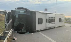 Yolcu otobüsü refüje çarpıp devrildi: 36 yaralı