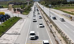 "Kilit kavşak" Kırıkkale'de bayram öncesi trafik yoğunluğu sürüyor