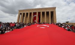 19 Mayıs coşkusu Anıtkabir'de yaşanıyor
