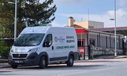 Annesini bıçakla rehin aldı, müdahale eden jandarmaya saldırdı; vurularak etkisiz hale getirildi