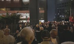 CHP İstanbul İl Başkanlığı'nın önünde ‘mutlak butlan’ kararına tepki