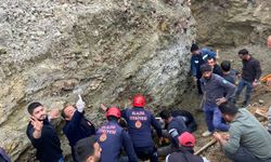 Kanalizasyon çalışmasında göçük altında kalan işçi kurtarıldı