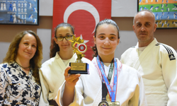 Tokalaştığı antrenörün gücünü fark edip tavsiyesiyle judoya başlayan Elif’ten 'altın' başarı