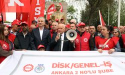 Başkan Yaşar, belediye çalışanları ile birlikte yürüdü