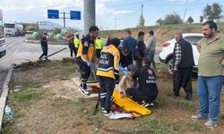Malatya'da iki otomobil, kavşakta çarpıştı: 3 yaralı