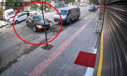 Otomobiliyle park halindeki 5 araca çarpıp kaçtı; o anlar kamerada