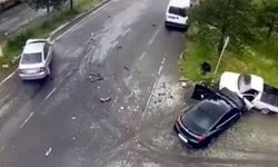 Tamir ettiği kamyonetine otomobil çarptı; araç ile direk arasına sıkışıp ağır yaralandı